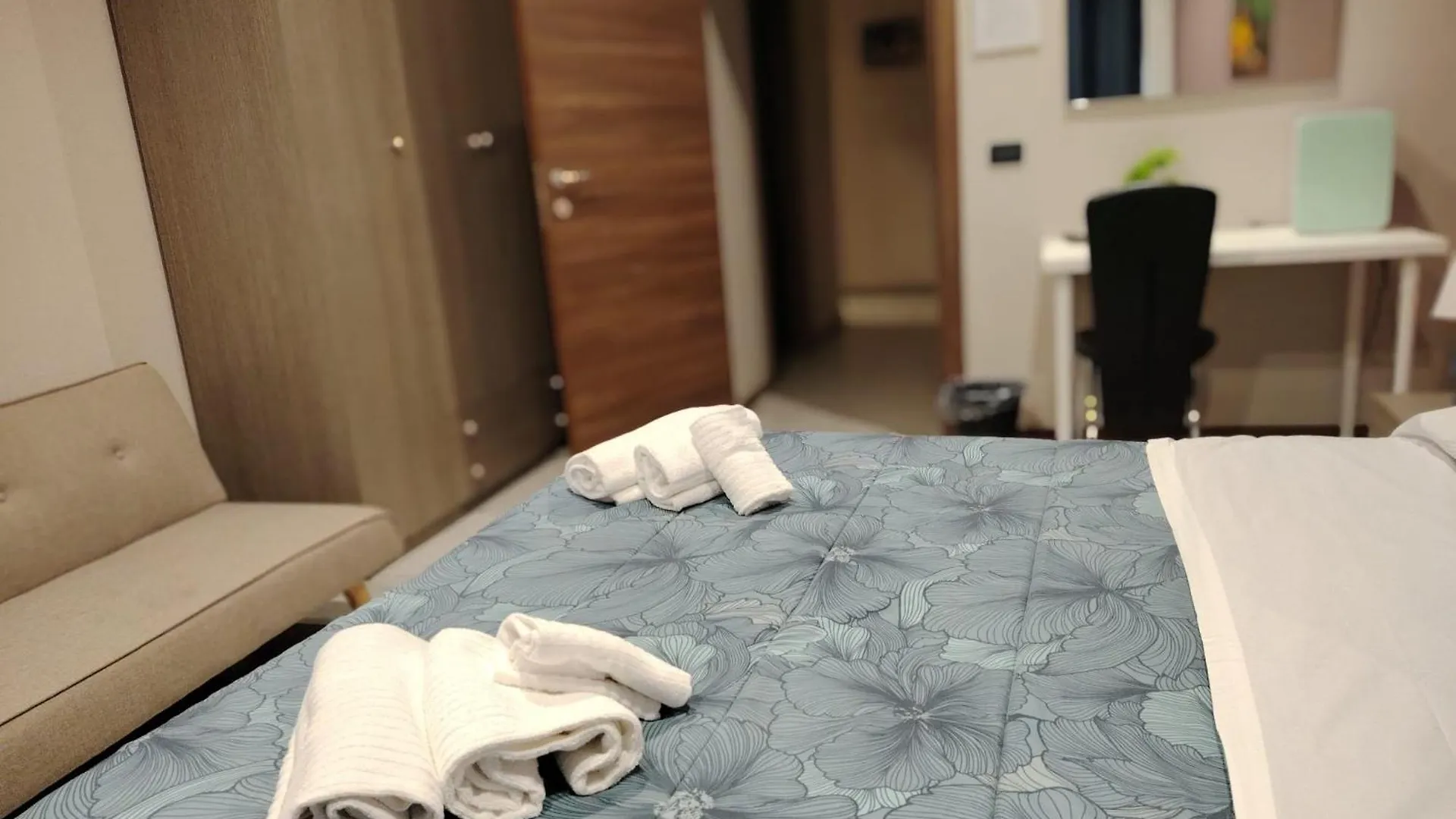 Calipso Bed&Breakfast Aeroporto di Catania Fontana Rossa 0*,  Italia