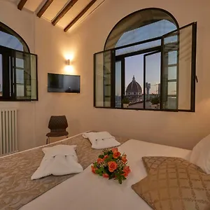 suites-cavour-34.it-tuscanyhotel.com/